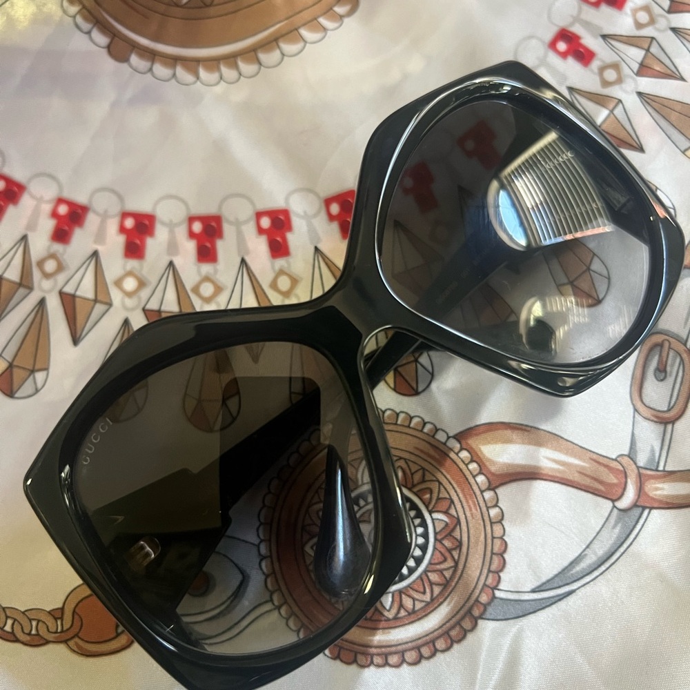 Gucci Women's Black Oversized Sunglasses